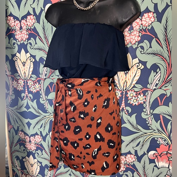 Strapless ruffled top - Picture 2 of 4